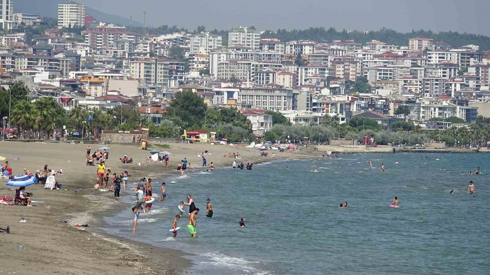 Samsun’da dalga yüksekliği 1 metreye yaklaşınca ‘denize girmeyin’ uyarısı geldi