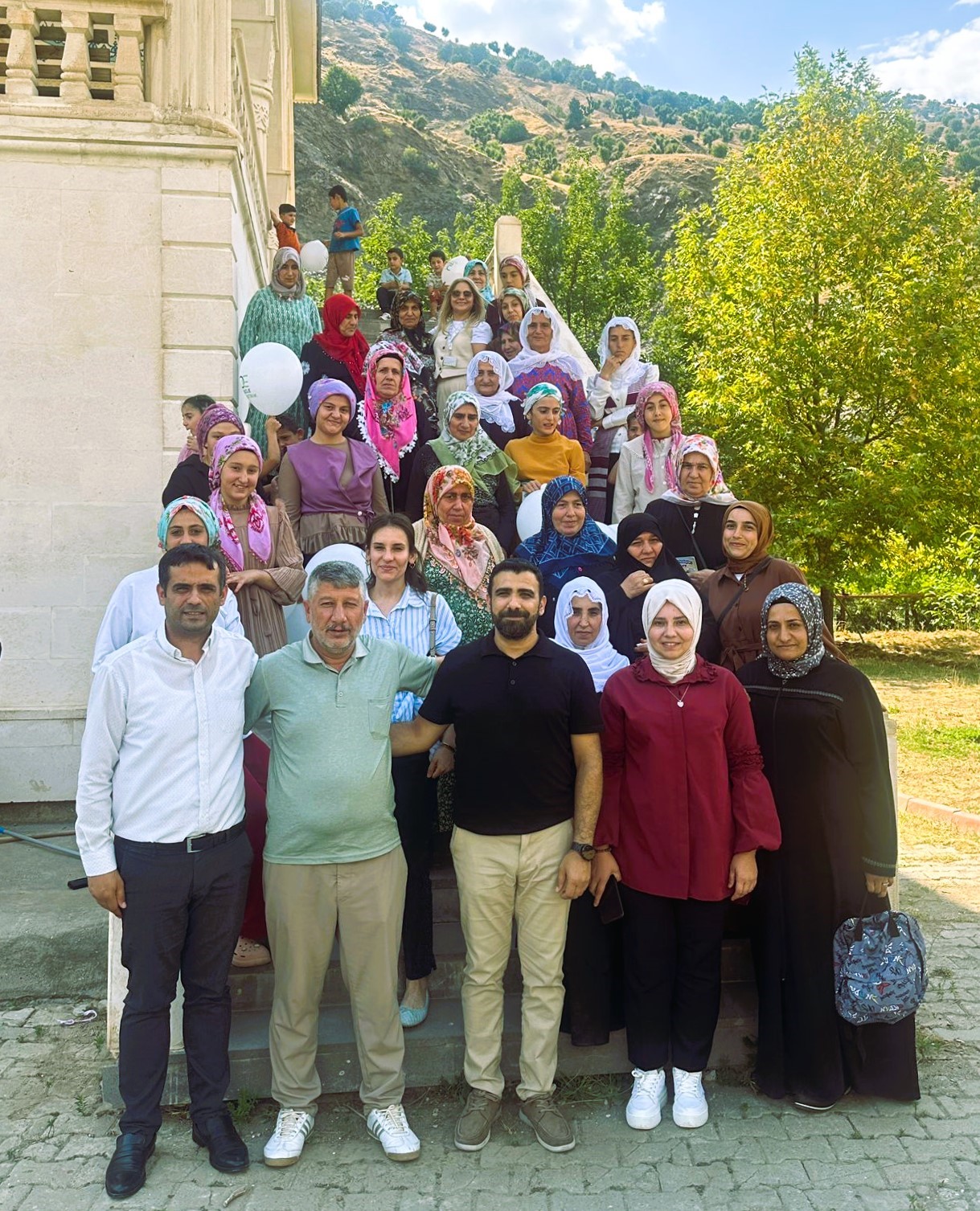 Dicle Elektrik&rsquo;ten kırsalda kadın ve &ccedil;ocuklara enerji tasarrufu eğitimi
