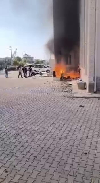 Kurum bahçesinde çıkan yangın paniğe neden oldu
