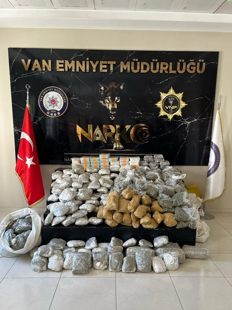 Van’da 127 kilo uyuşturucu ele geçirildi: 5 gözaltı

