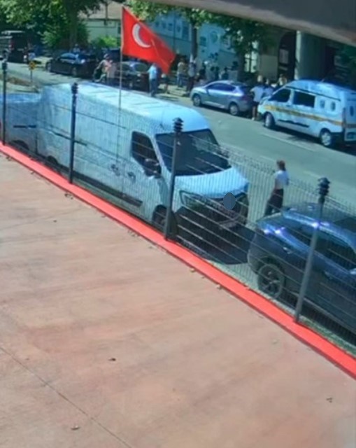 Gazeteciye saldırıp, telefonunu zorla alan zanlılar adliyeye sevk edildi