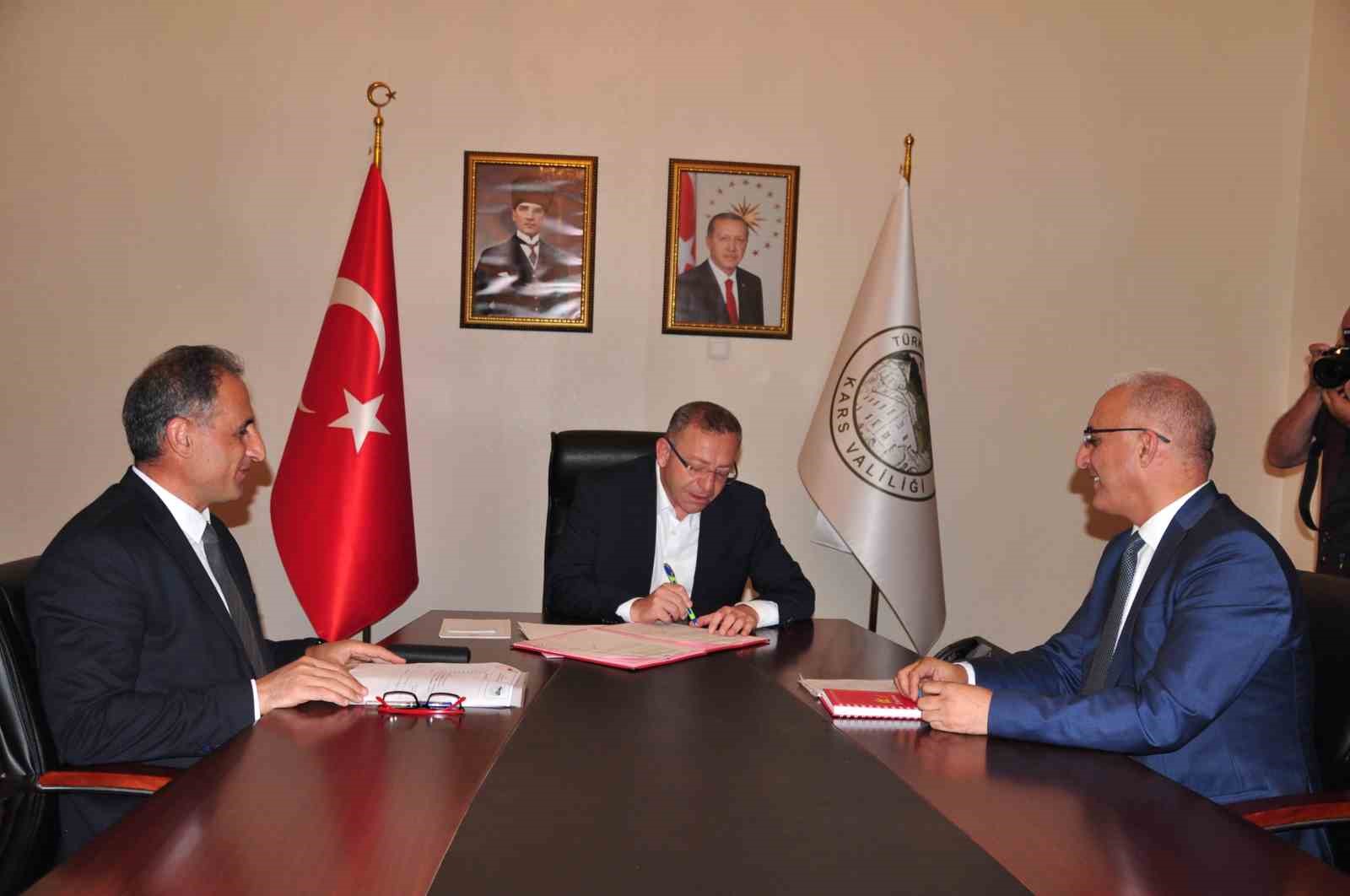 Kars’ta 221 çiftçiye 21 bin koyun desteği verildi