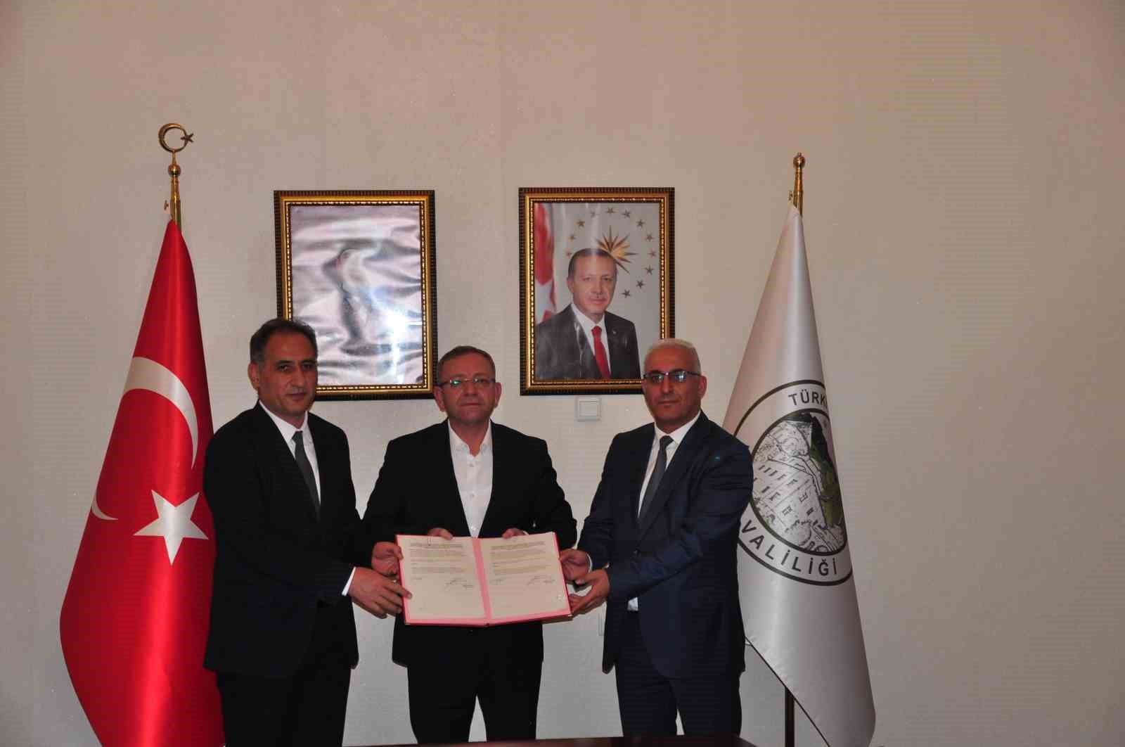 Kars&rsquo;ta 221 &ccedil;ift&ccedil;iye 21 bin koyun desteği verildi
