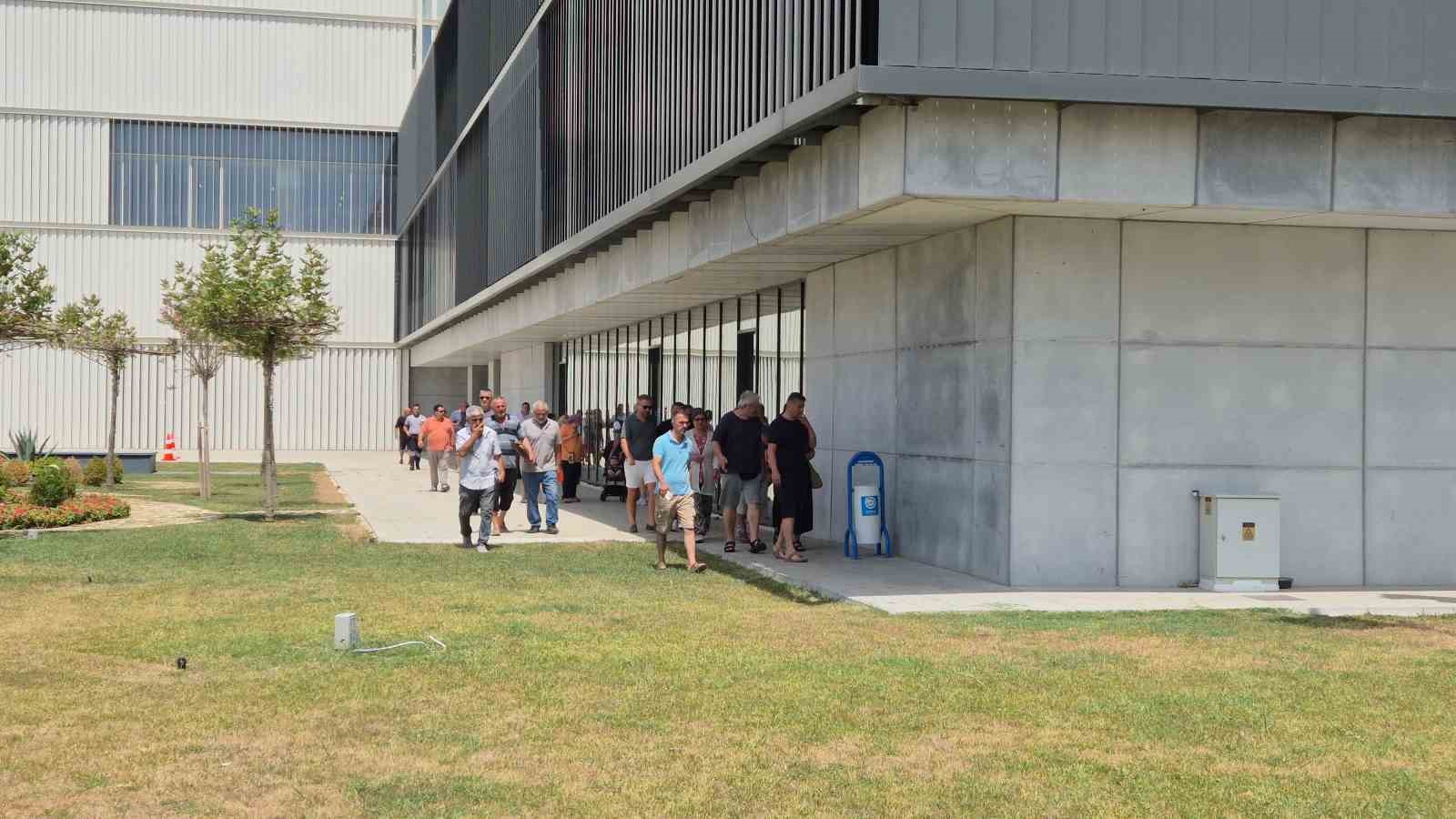 Tekirdağ&rsquo;da su isyanı: Belediye &ouml;n&uuml;nde &ccedil;&ouml;z&uuml;m istediler
