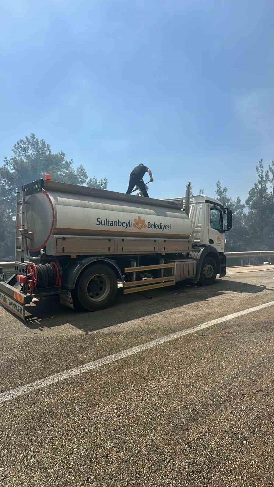 Bursa&rsquo;daki orman yangınlarıyla m&uuml;cadeleye Sultanbeyli Belediyesi&rsquo;nden destek
