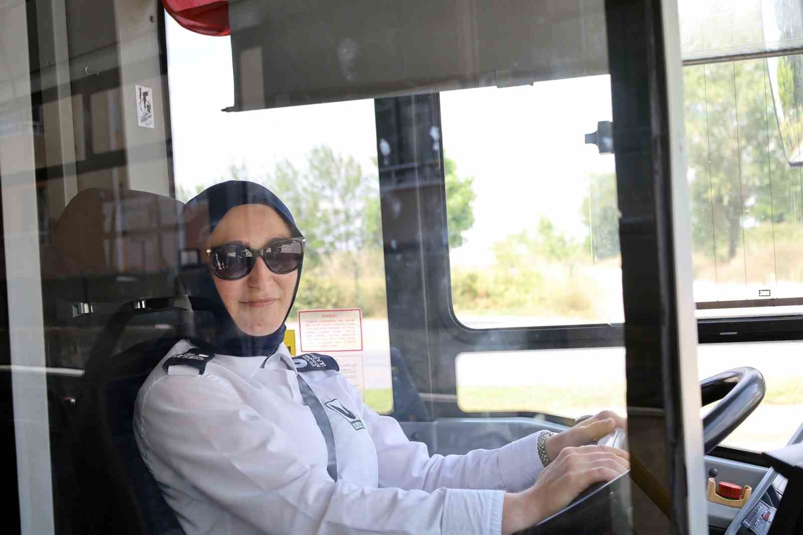 Toplu taşımaya kadın eli