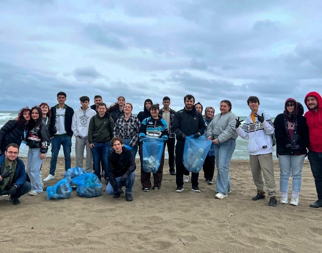 &Ouml;nce doğayı temizlediler sonra tadını &ccedil;ıkardılar
