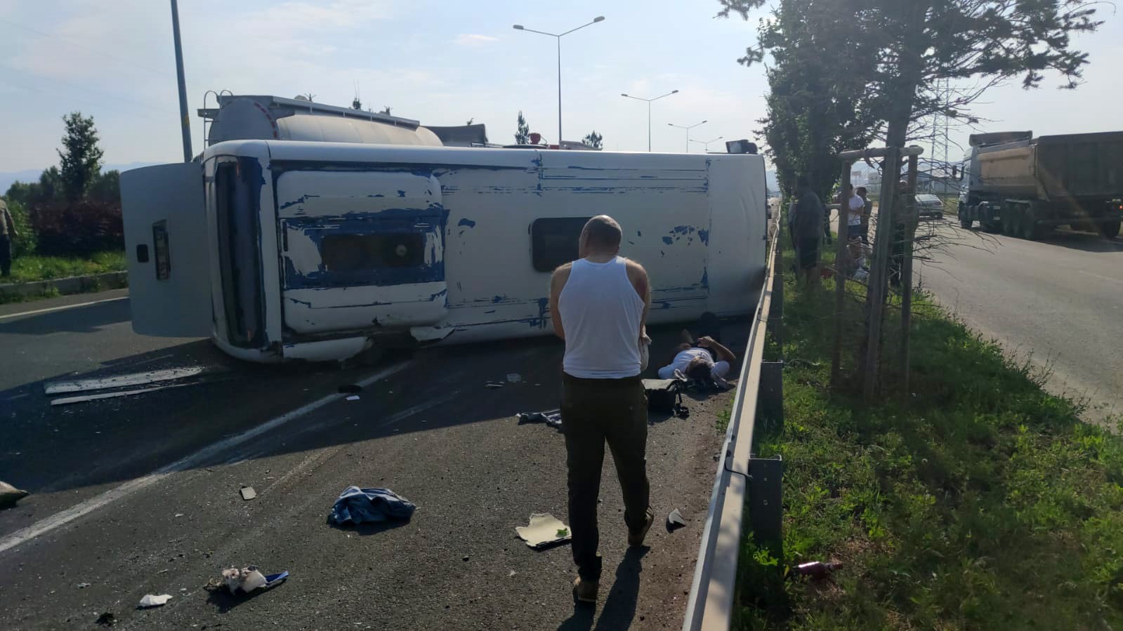 Erzurum’da devrilen servis aracındaki 6 kişi yaralandı