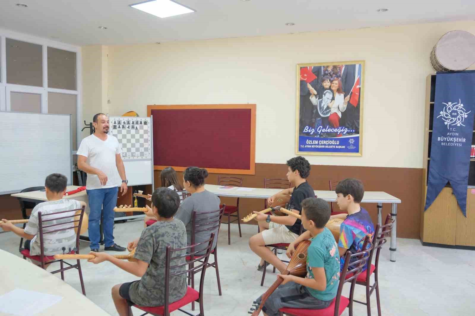 Başkan &Ccedil;er&ccedil;ioğlu&rsquo;ndan gen&ccedil;lere k&uuml;lt&uuml;rel destek
