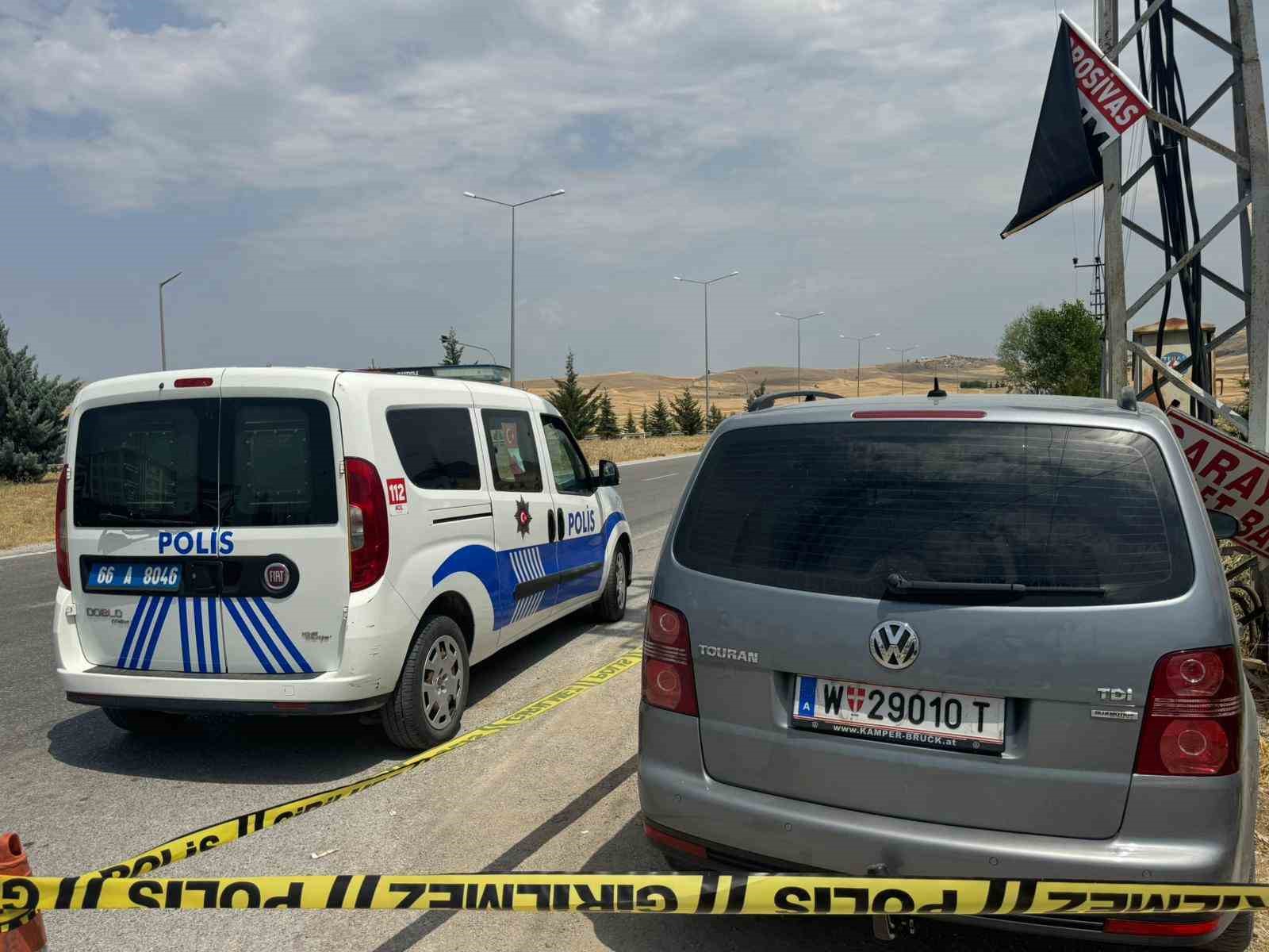 Yozgat’ta elektrik direğine çarpan otomobildeki 3 kişi yaralandı