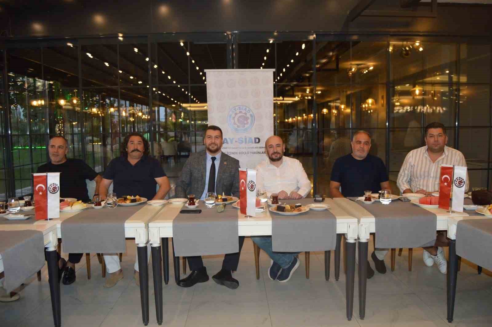 AYSİAD üyeleri istişare toplantısında bir araya geldi