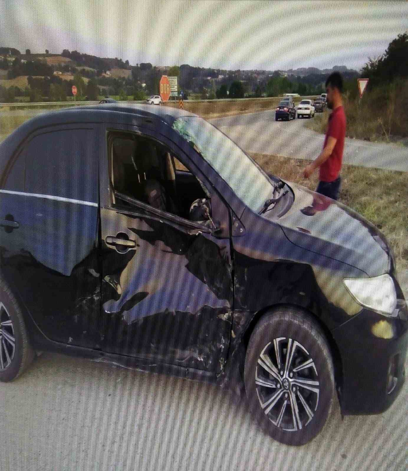 Otomobil ile &ccedil;arpışan motosiklet s&uuml;r&uuml;c&uuml;s&uuml; hayatını kaybetti
