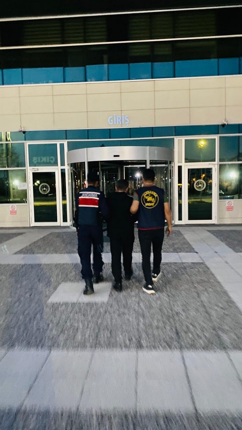 Bolu&rsquo;da farklı su&ccedil;lardan aranan 5 kişi tutuklandı
