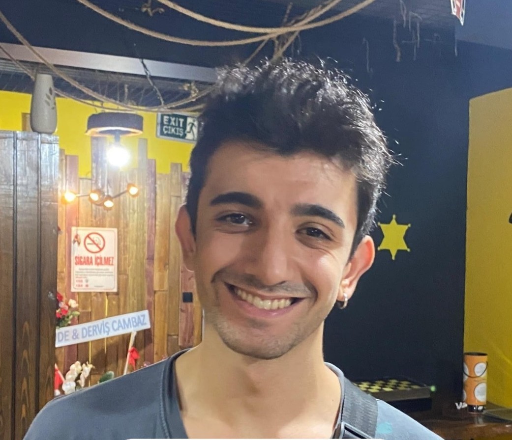 Motosikletli &uuml;niversite &ouml;ğrencisi kamyonet ile &ccedil;arpıştı: 1 &ouml;l&uuml;
