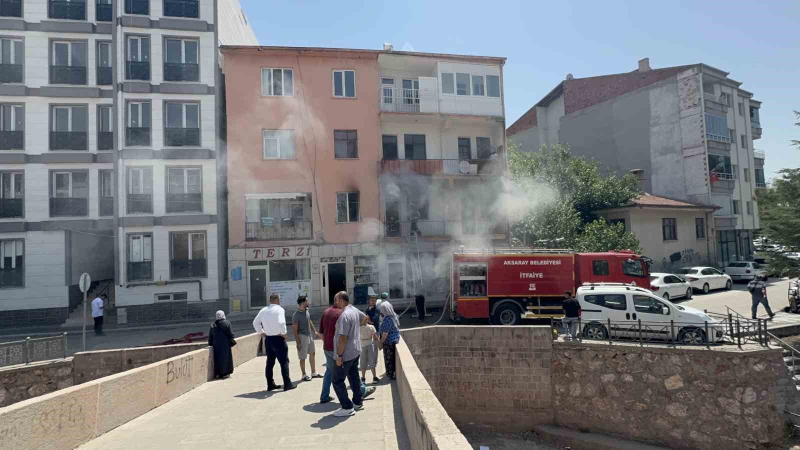 Aksaray’da apartmanda yangın paniği