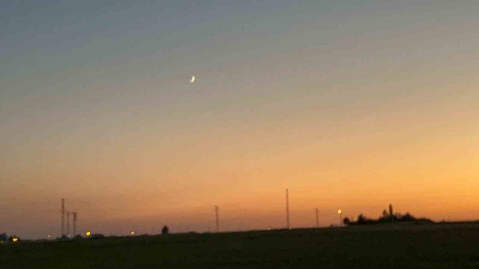 Akyaka&rsquo;da g&ouml;ky&uuml;z&uuml; kızıla b&uuml;r&uuml;nd&uuml;
