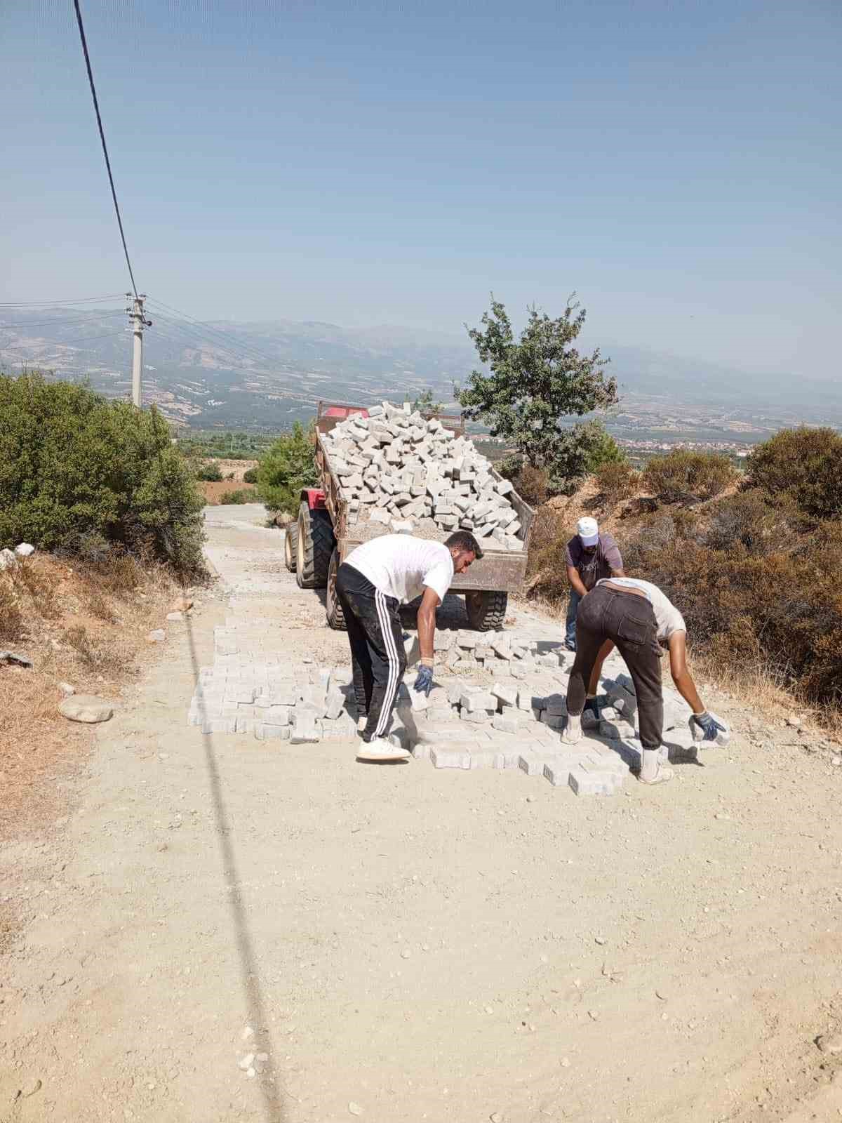 Karacasu&rsquo;da parke taşı d&ouml;şeme &ccedil;alışmaları devam ediyor
