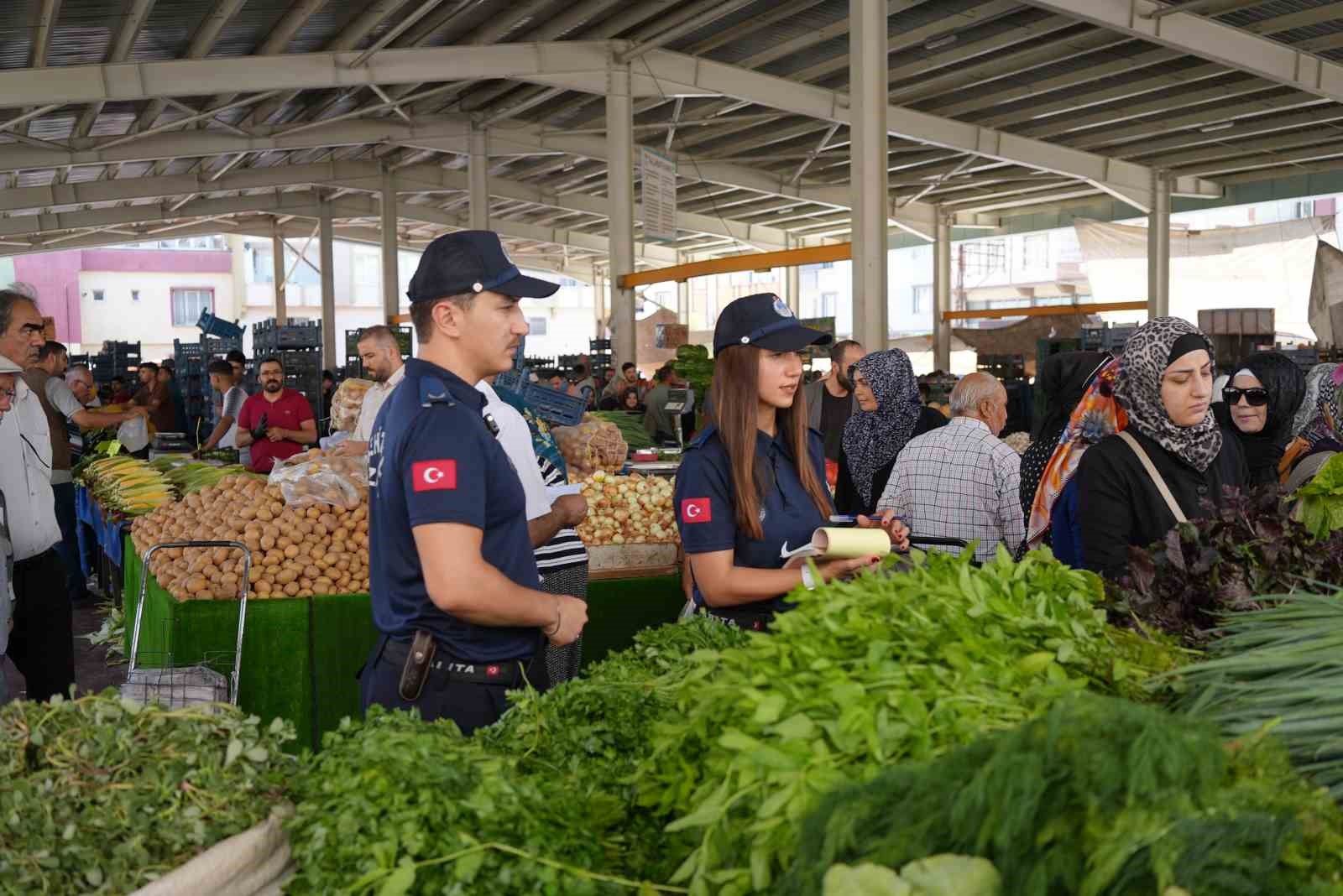 Şehitkamil’de zabıta ekiplerinden pazar yerlerinde sıkı denetim