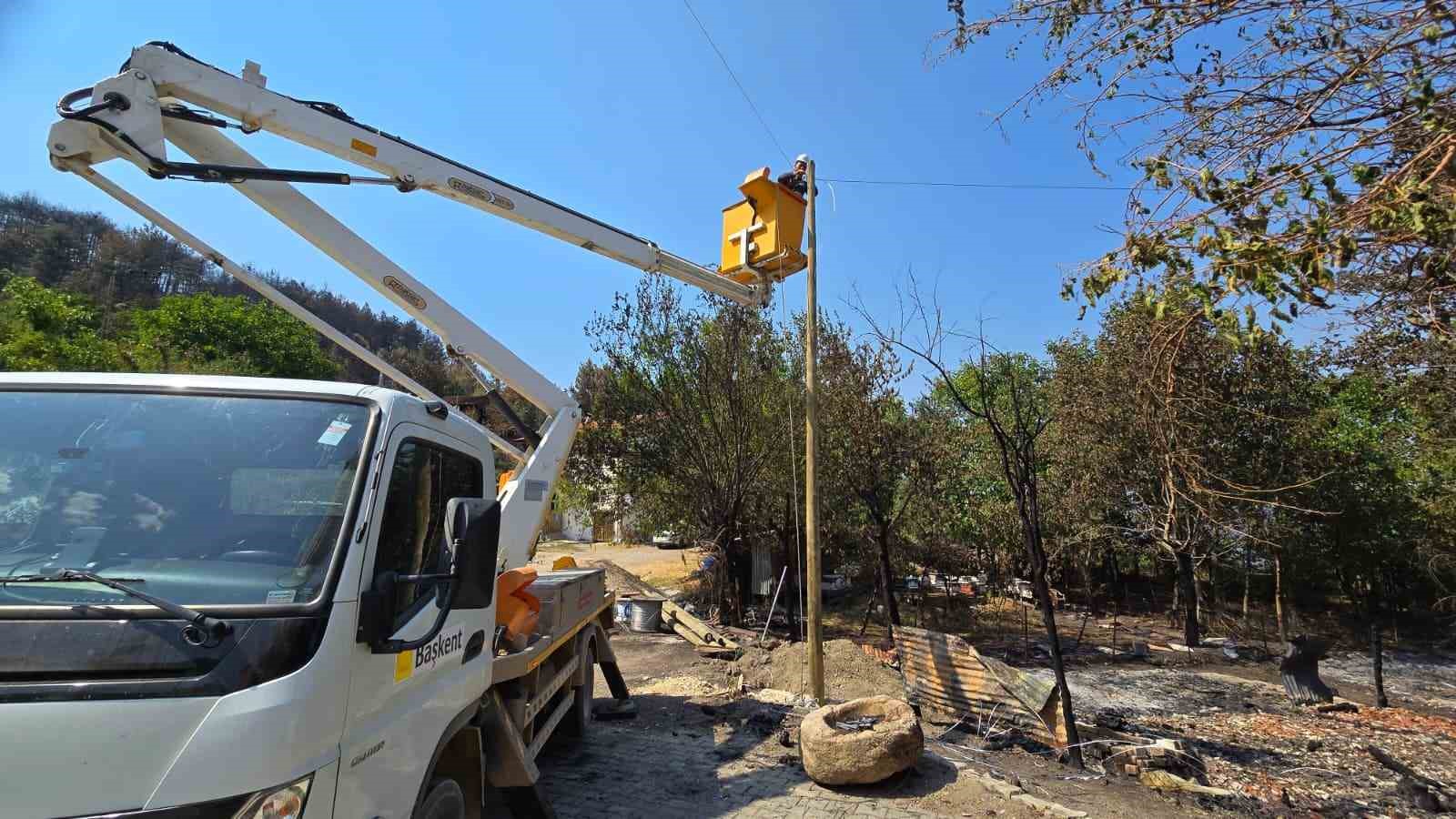 Yangından etkilenen köyde yeniden yaşam alanları kuruluyor