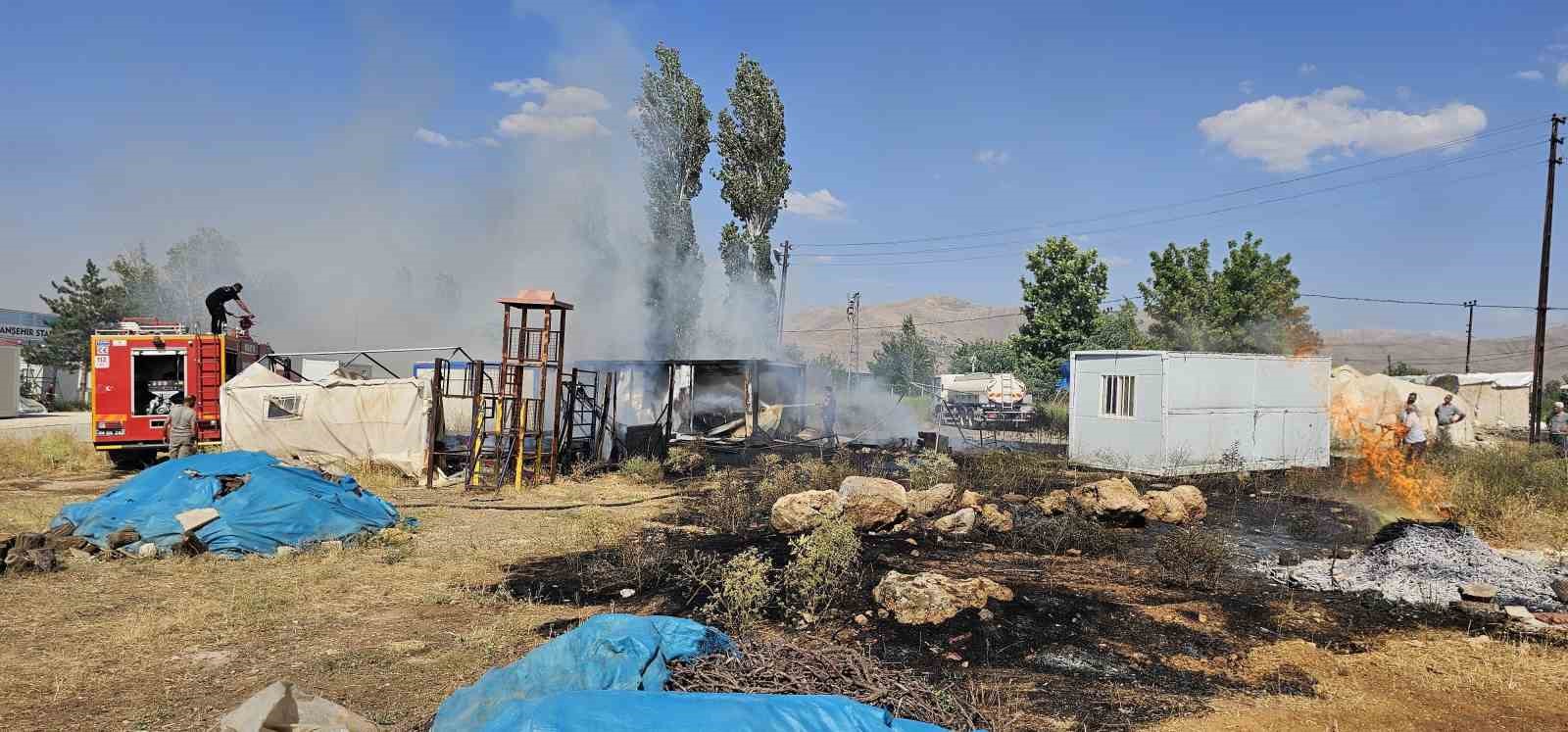 Doğanşehir’de konteyner yangını