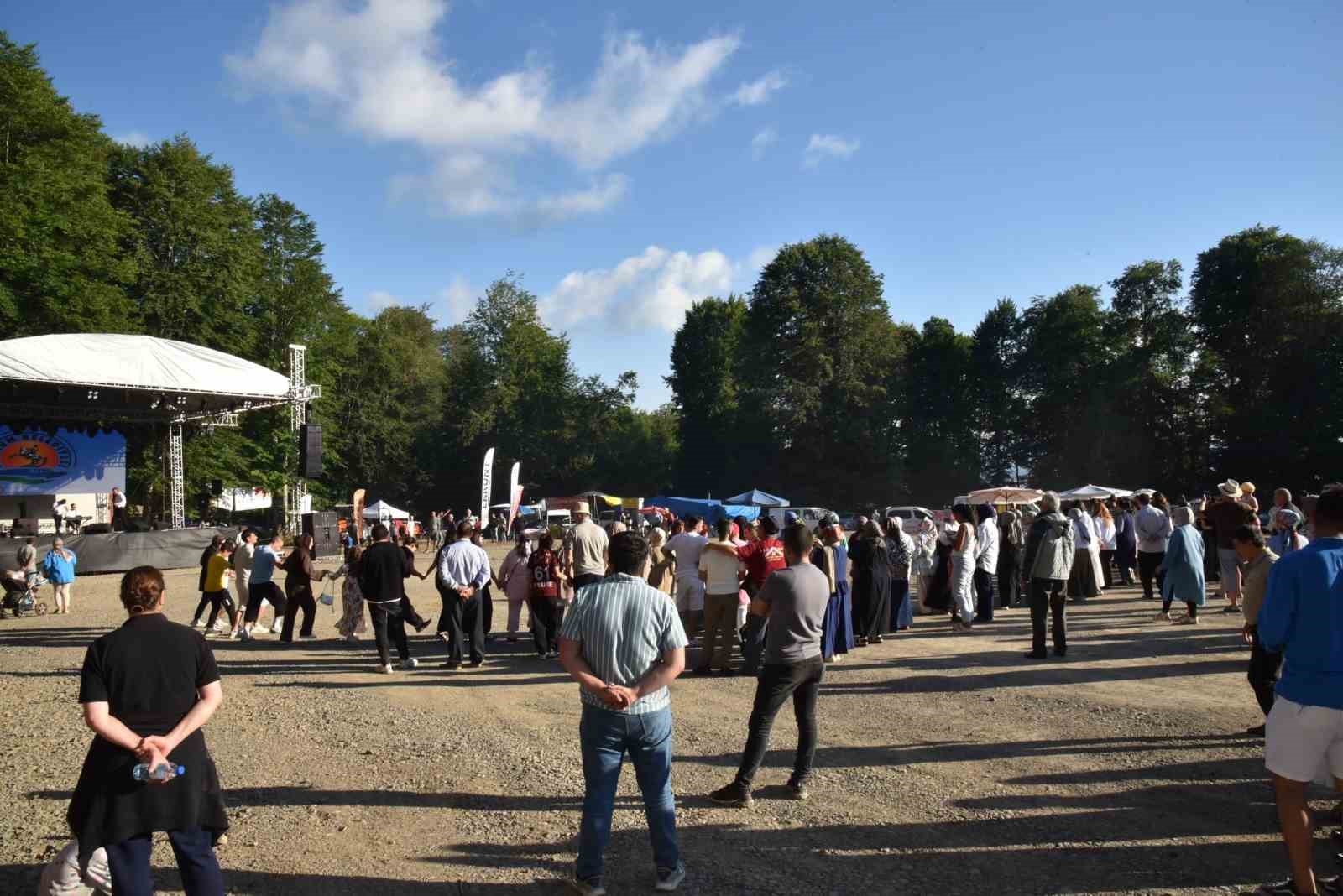 Başkan T&uuml;rkel: "Kırsal mahallelerdeki sathi kaplamaya 10 g&uuml;n i&ccedil;inde başlıyoruz"
