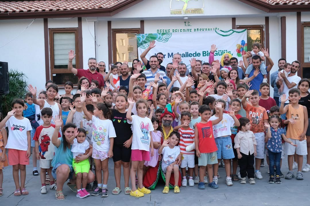 Defne Belediyesi&rsquo;nin &Ccedil;ekmece Mahallesi&rsquo;nde d&uuml;zenlediği etkinlikte &ccedil;ocuklar doyasıya eğlendi
