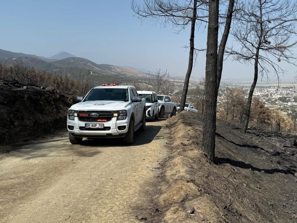 İtfaiye yetkilileri Antakya&rsquo;da orman yangının yaşandığı b&ouml;lgede inceleme yaptı
