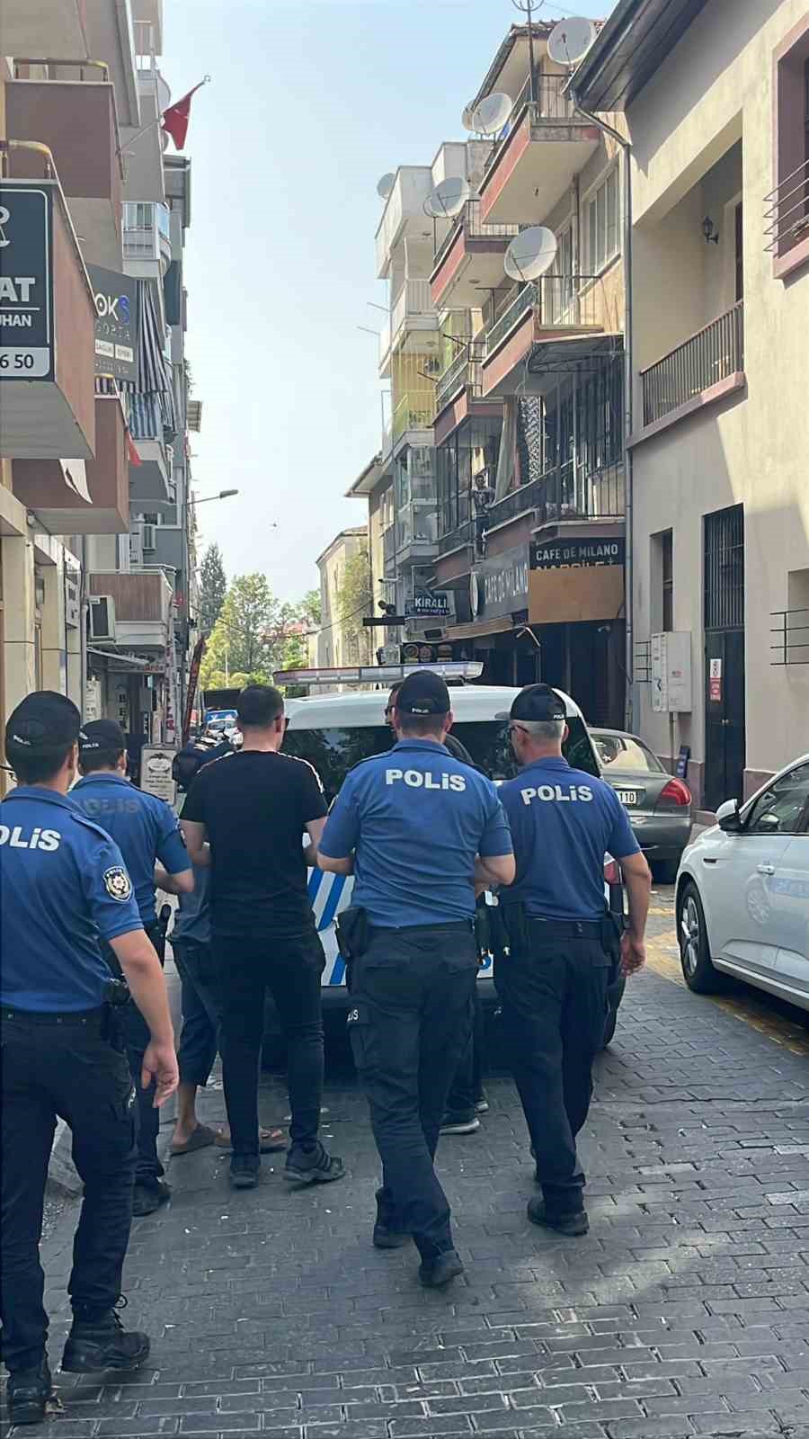 Efeler&rsquo;de alacak verecek kavgası: 1 kişi yaralı
