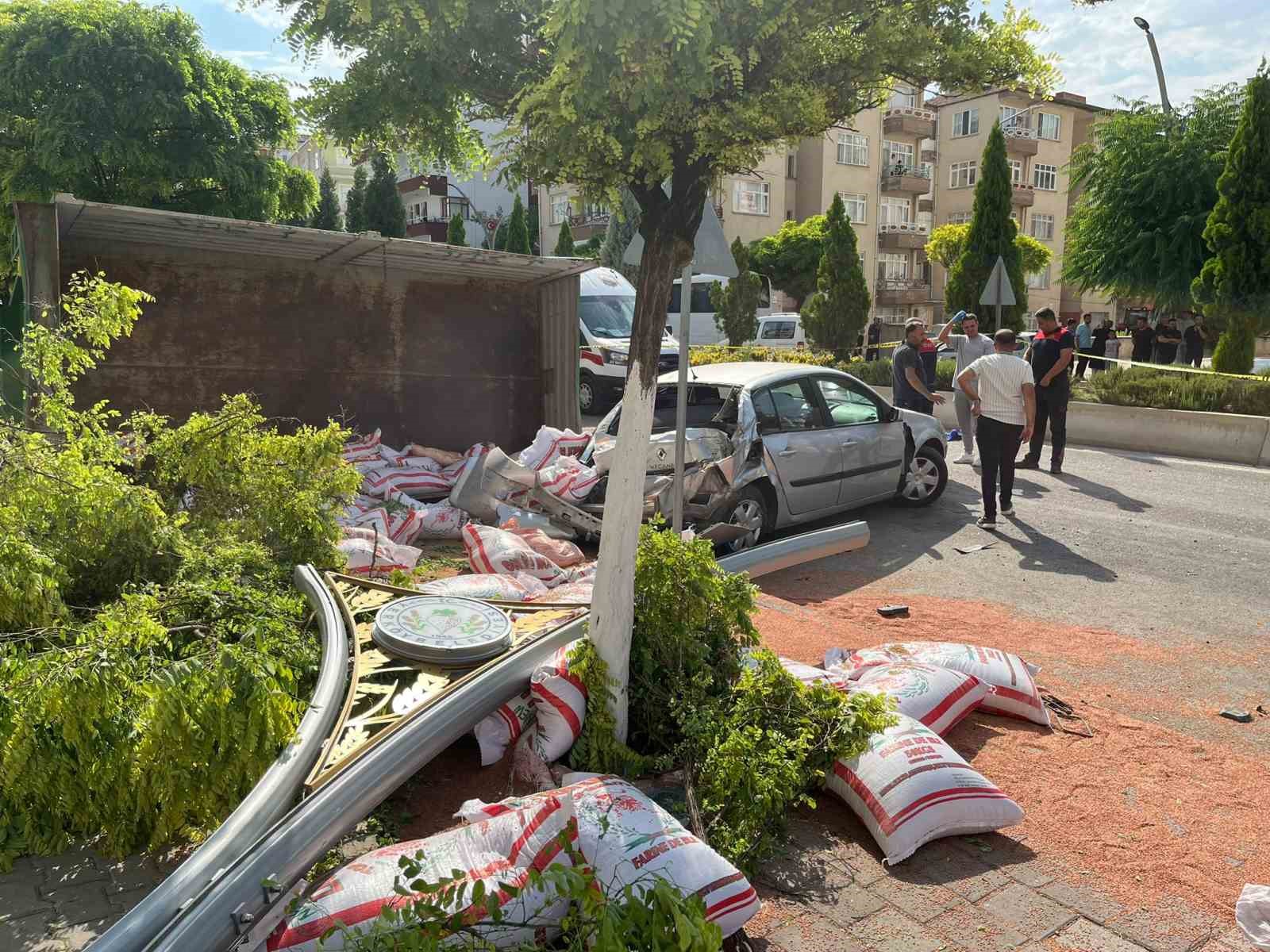 Freni patlayan tır zincirleme kazaya yol açtı, 1 kişi hayatını kaybetti