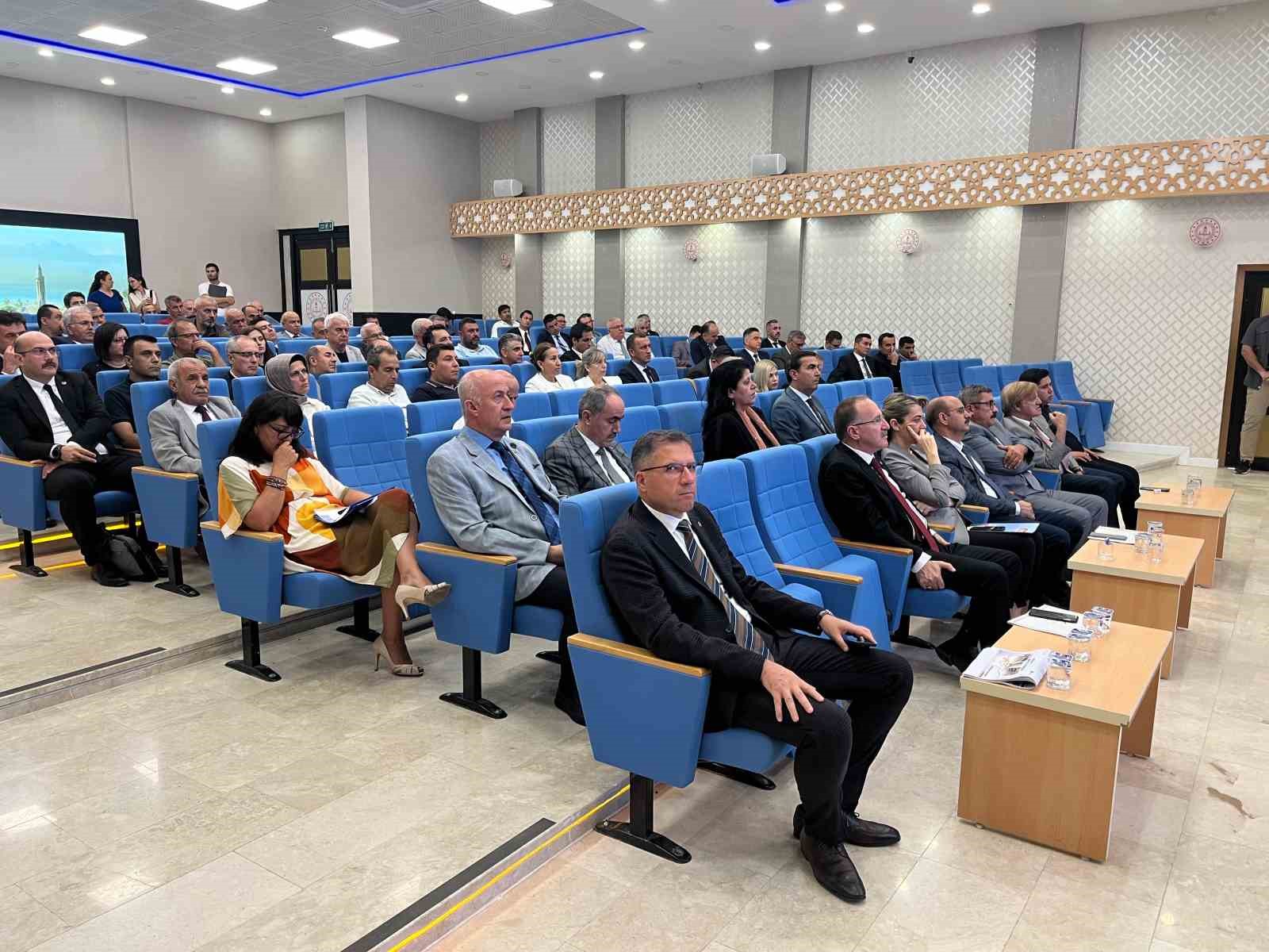 Antalya&rsquo;da 159 milyar TL&rsquo;lik 518 proje y&uuml;r&uuml;t&uuml;l&uuml;yor
