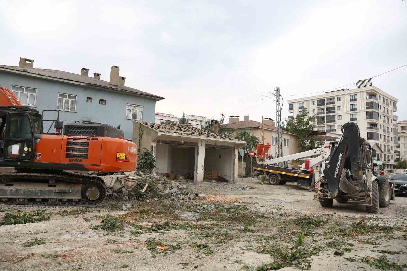 Terzioğlu Caddesi’ndeki çalışmalarda imar planı uygulanıyor