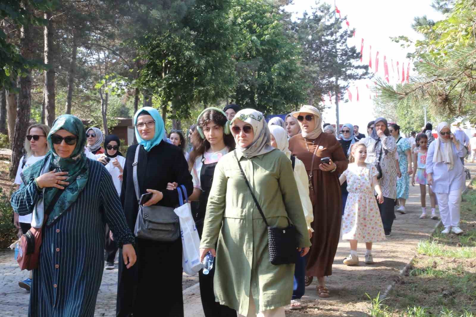 Gaziosmanpaşa Belediyesi&rsquo;nin yenilediği Millet Bah&ccedil;esi&rsquo;ne ilk adımı kadınlar attı
