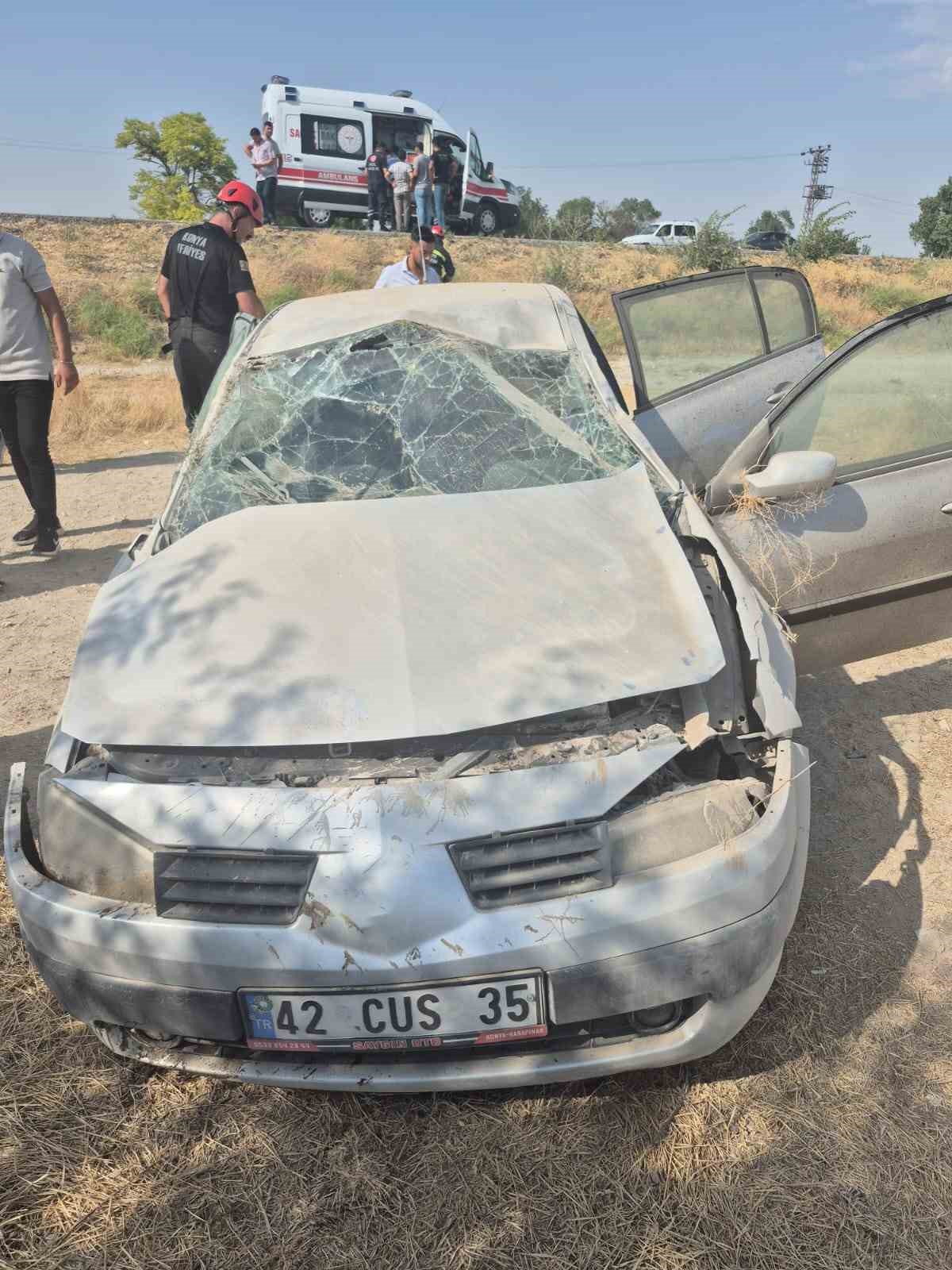 Konya&rsquo;da otomobil şarampole devrildi: 3 yaralı

