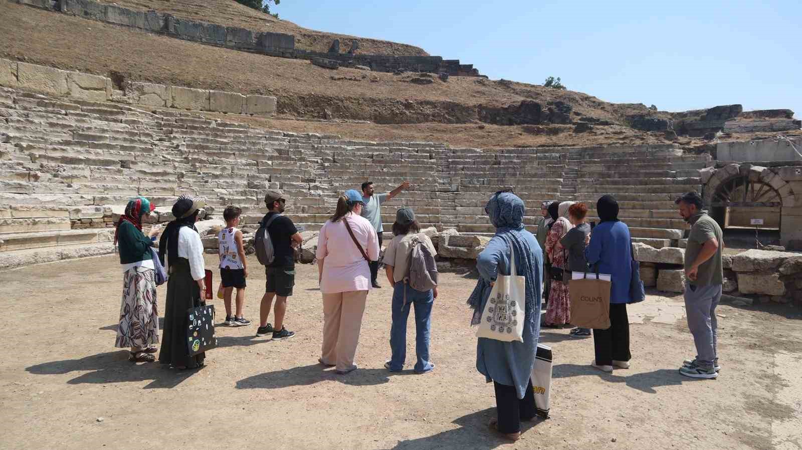Antik Tiyatro’yu kara kalem çalıştılar