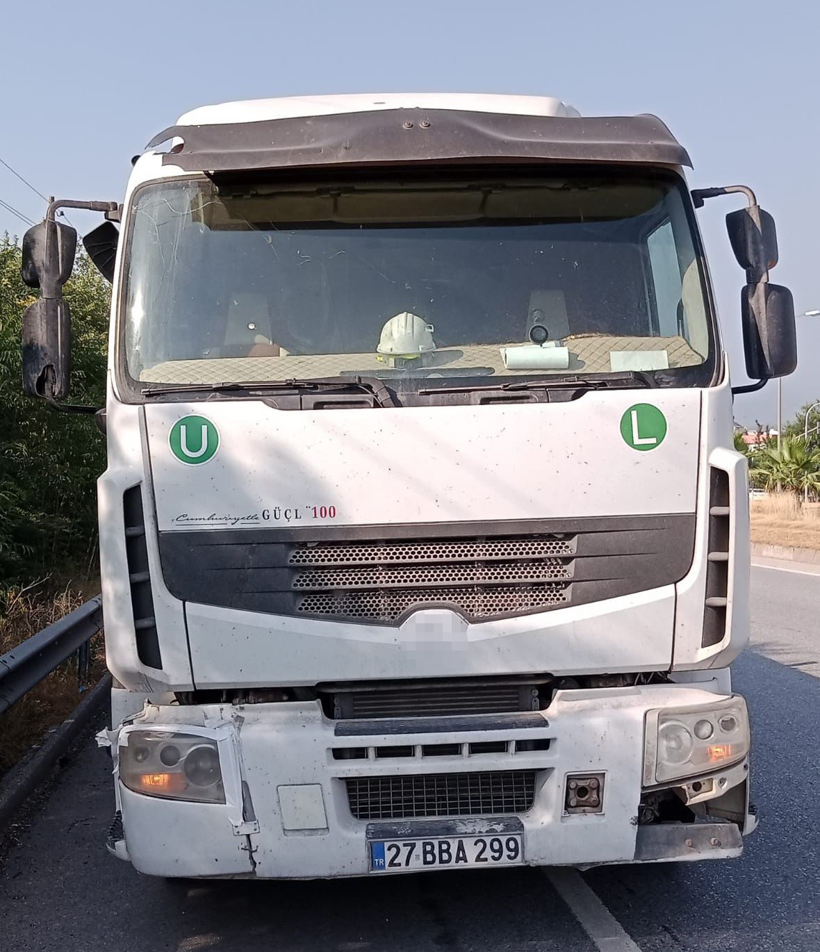 Tırla &ccedil;arpışan motosikletin 19 yaşındaki s&uuml;r&uuml;c&uuml;s&uuml; hayatını kaybetti
