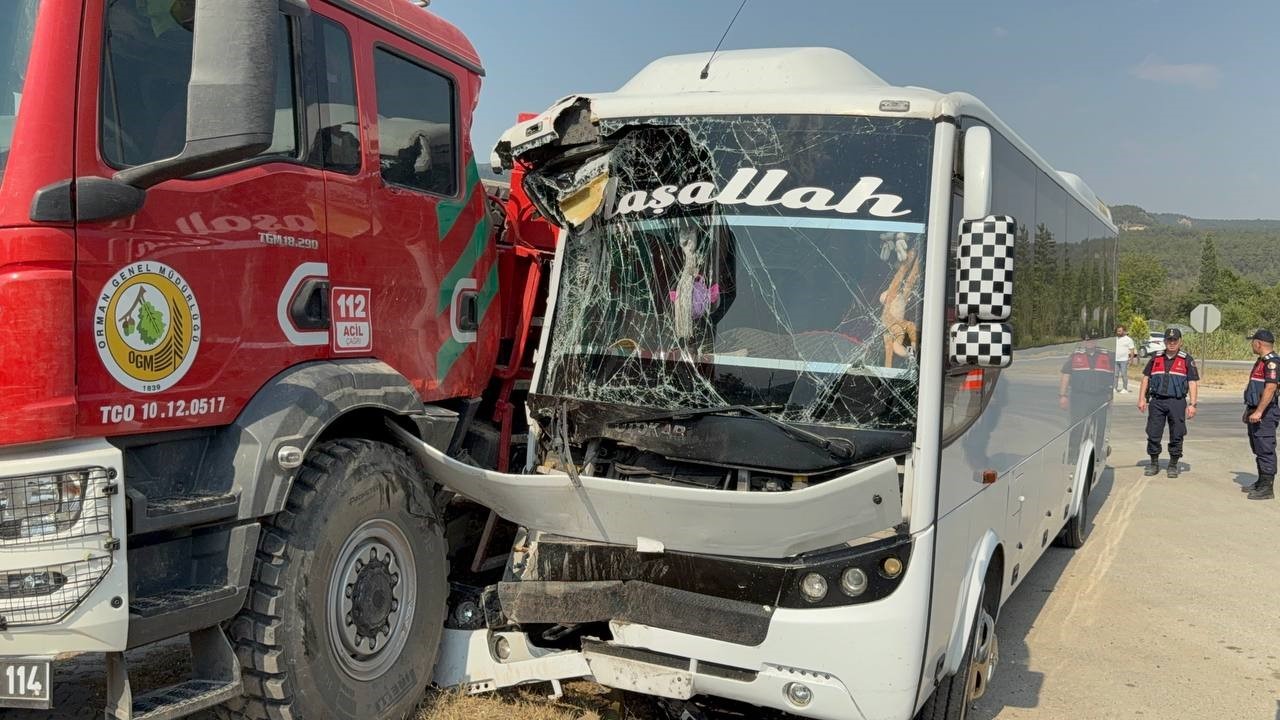 Karab&uuml;k&rsquo;te araz&ouml;z midib&uuml;sle &ccedil;arpıştı: 3 yaralı
