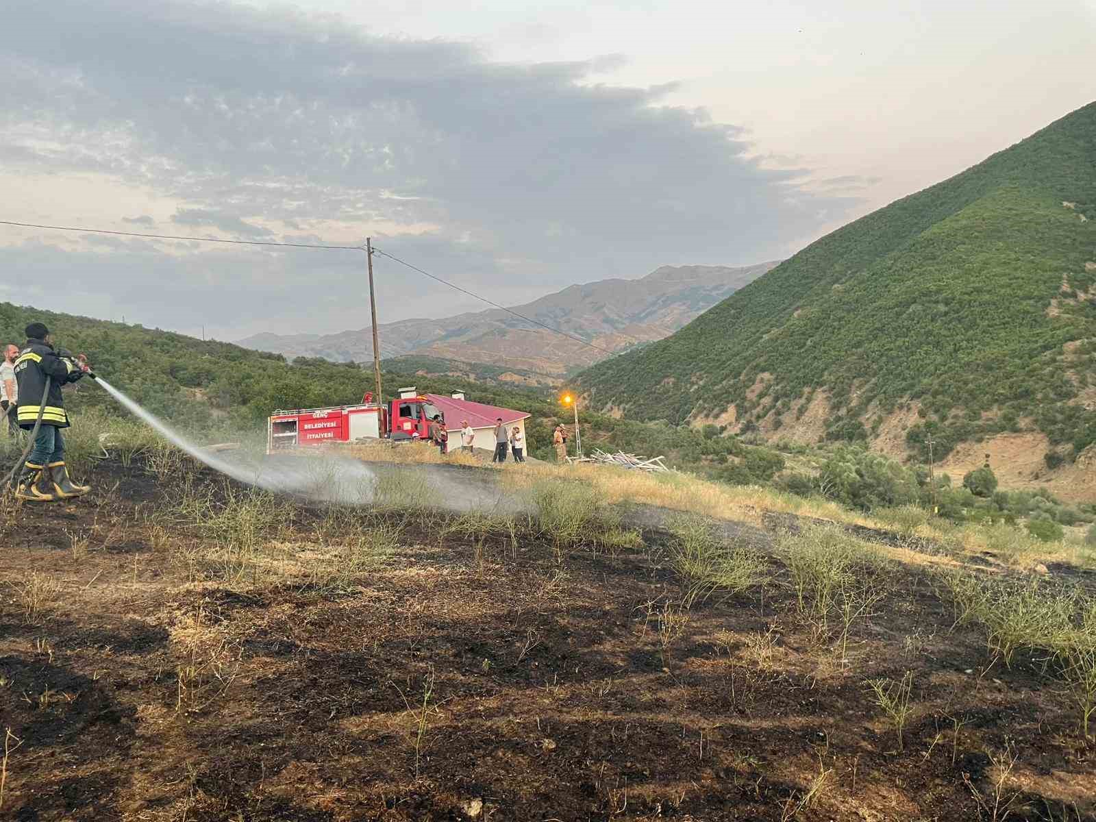 Bing&ouml;l&rsquo;de &ccedil;ıkan &ouml;rt&uuml; yangını s&ouml;nd&uuml;r&uuml;ld&uuml;
