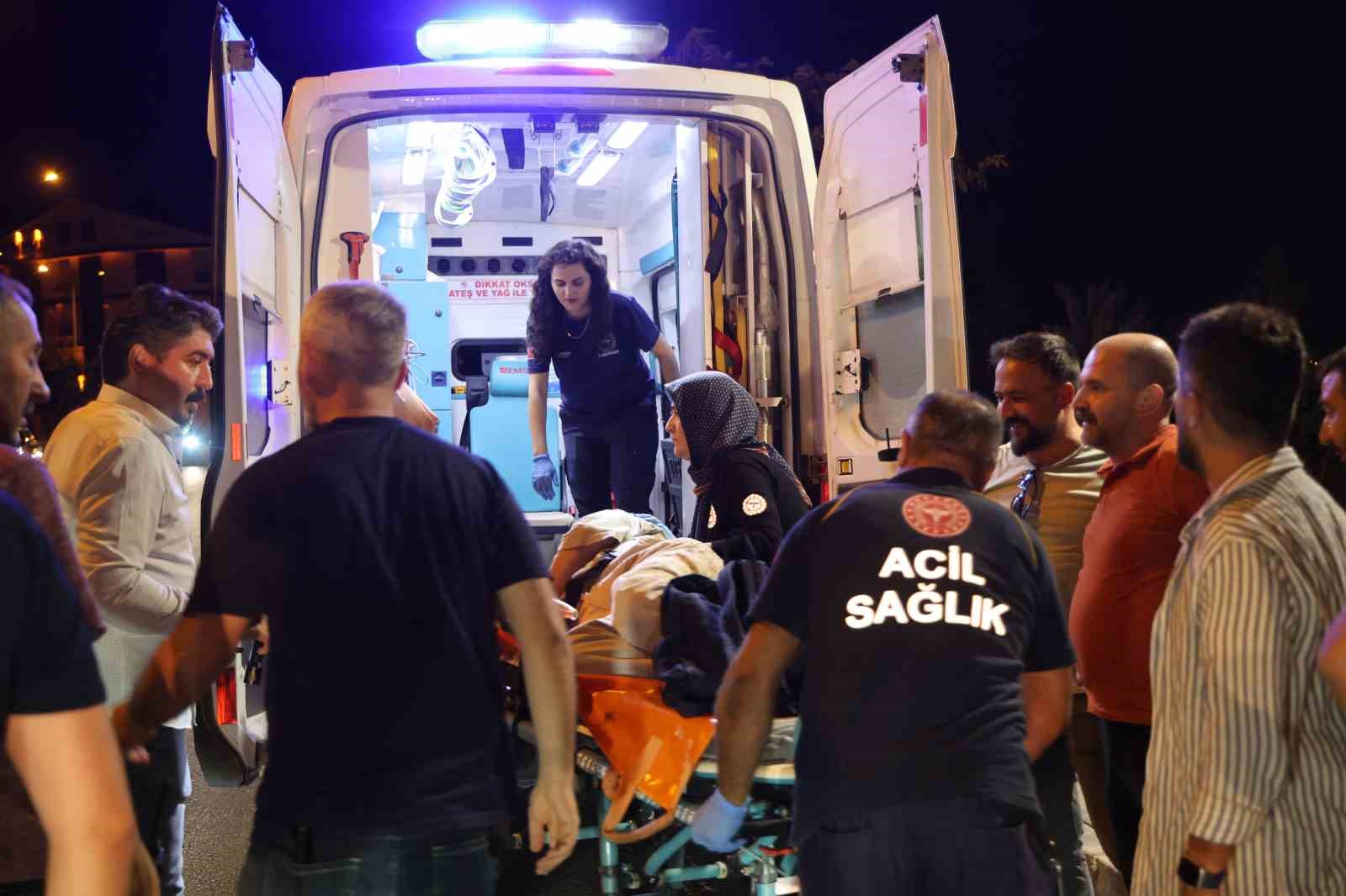 Sağlık ekiplerinden ka&ccedil;an gen&ccedil; kız yarı baygın halde bulundu
