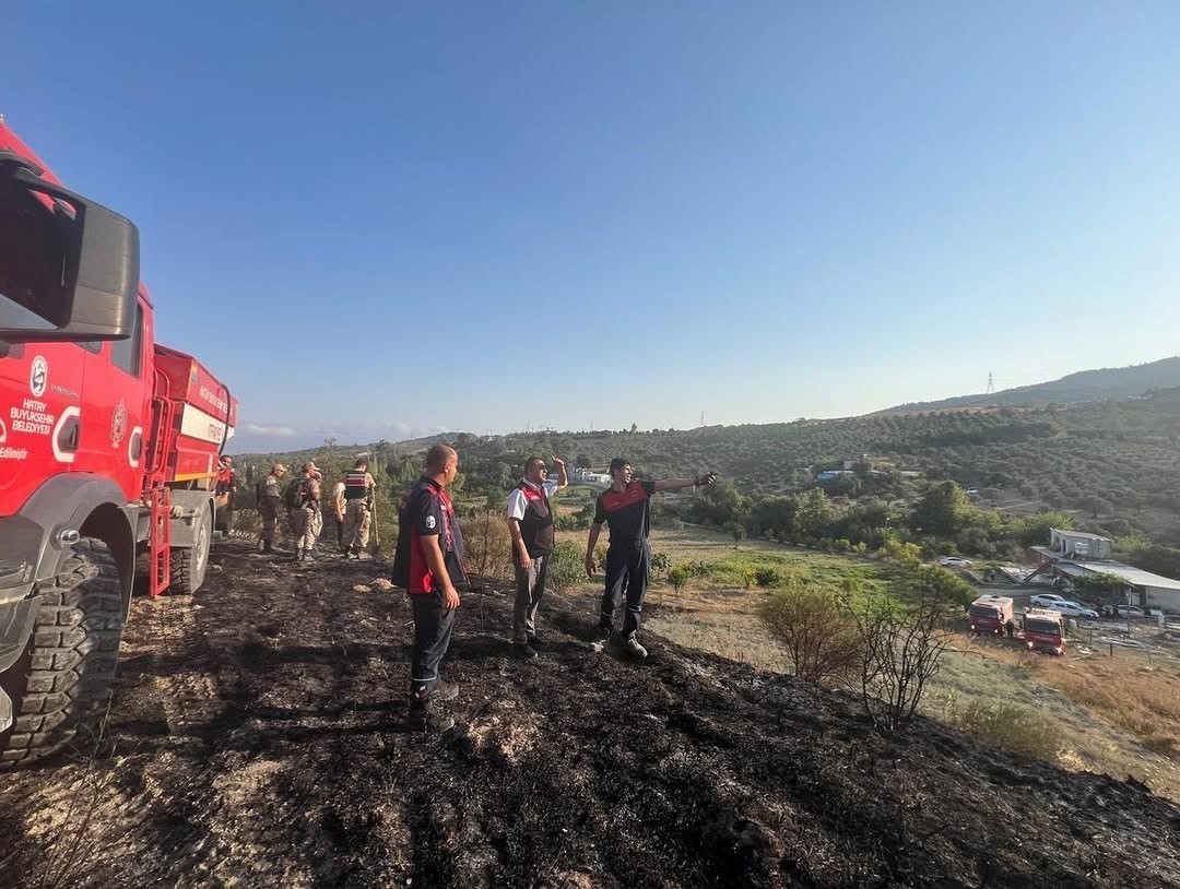 Defne’de makilik alanda yangın çıktı