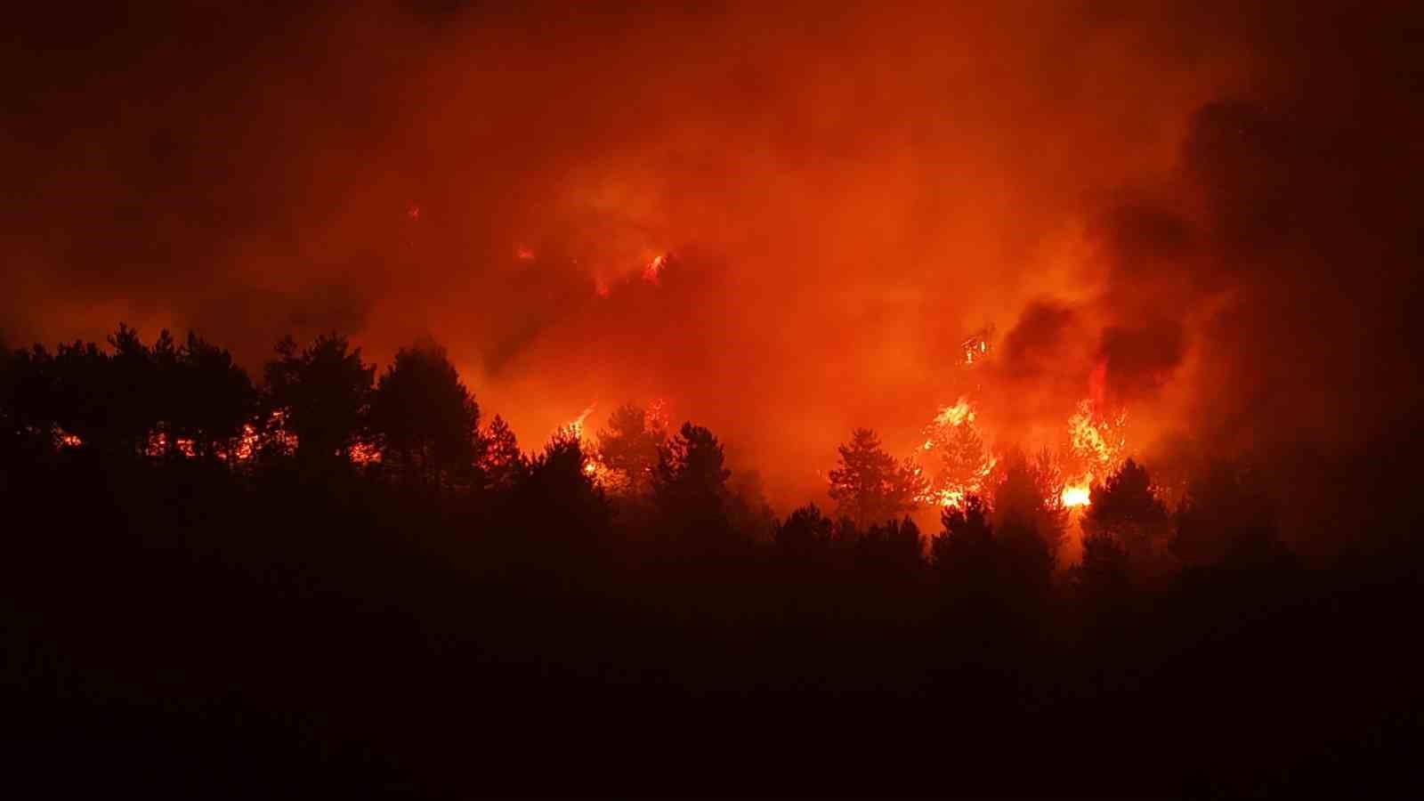 Karab&uuml;k&rsquo;te orman yangınına 6 saattir 116 ara&ccedil;la m&uuml;dahale ediliyor
