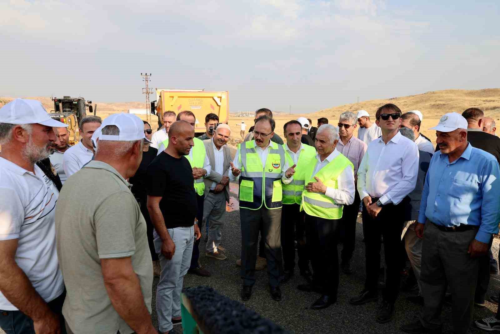 Kurtalan-Kayabağlar yolu sıcak asfaltla buluşuyor