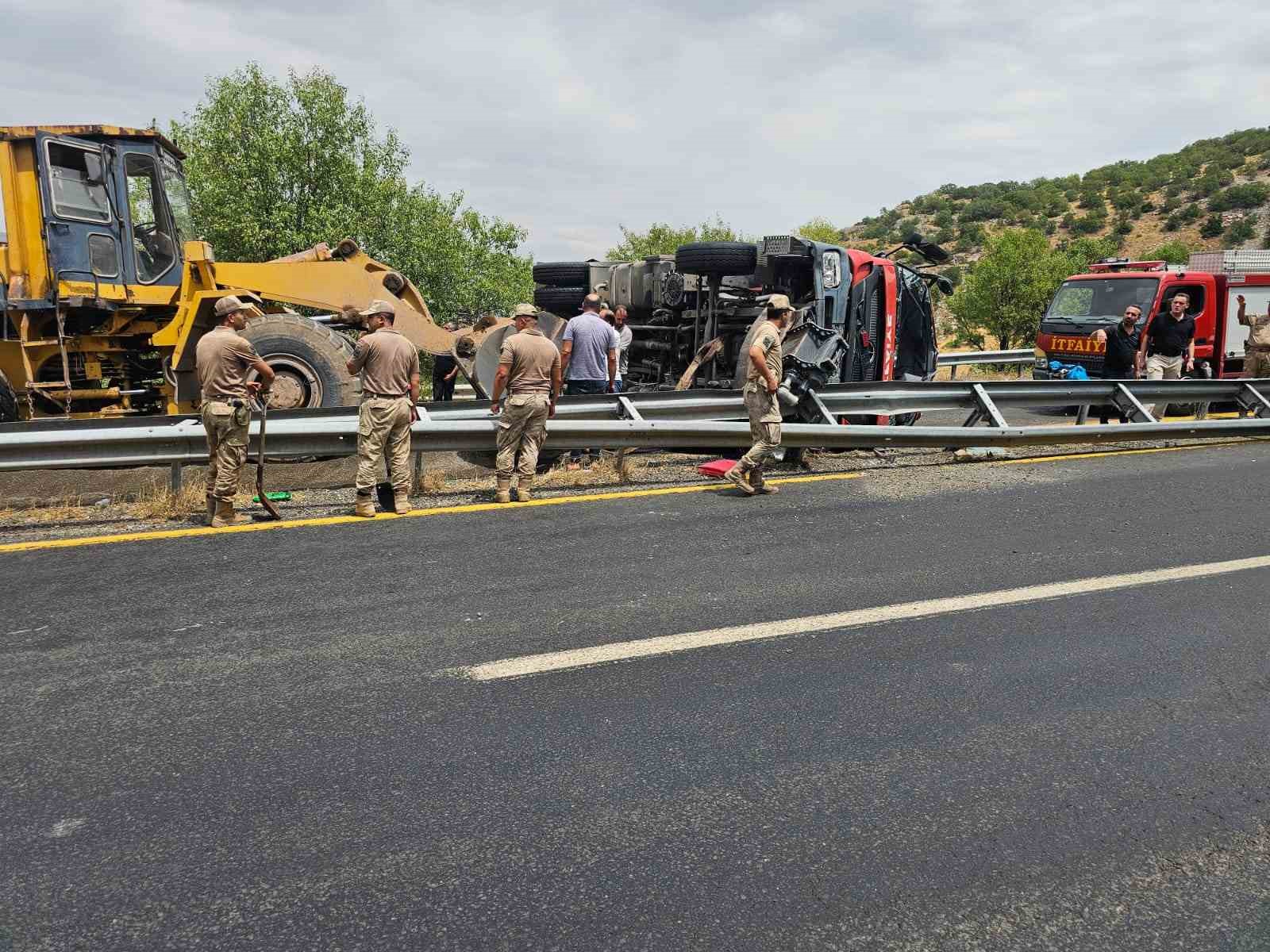 Diyarbakır’da yangın söndürmeye giden itfaiye eri kazada hayatını kaybetti