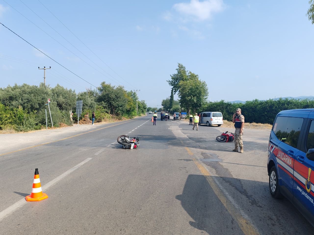 Erzin’de çarpışan 2 motosikletin sürücüsü yaralandı