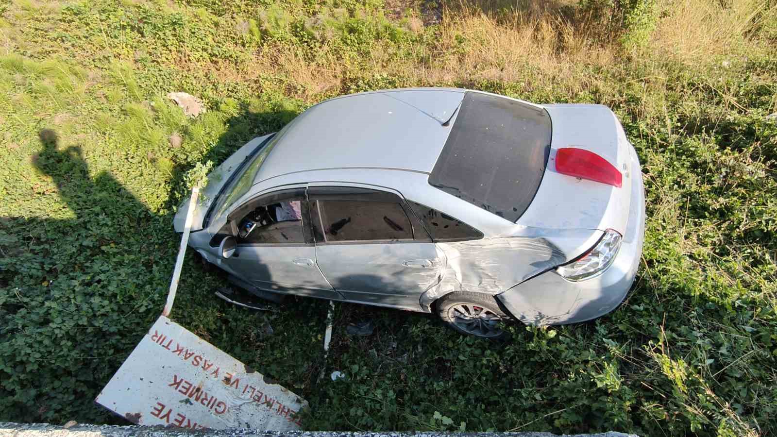 Kontrolden &ccedil;ıkan otomobil tarlaya u&ccedil;tu 1 kişi yaralandı
