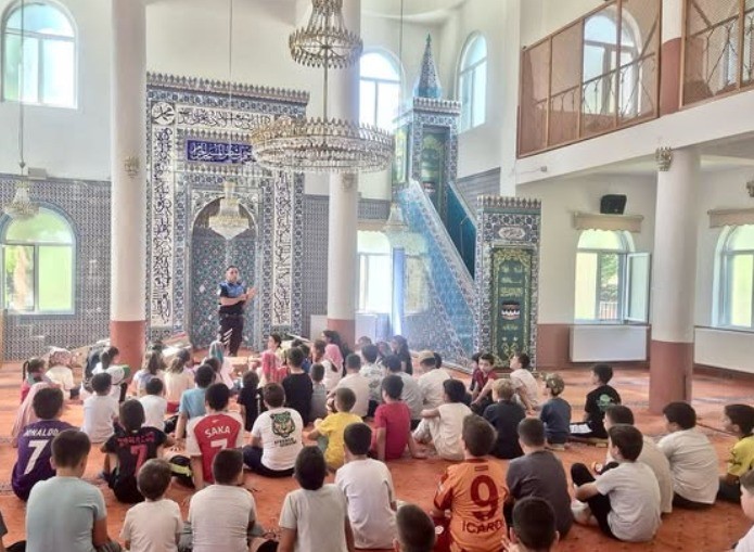 Yaz Kur&rsquo;an kursu &ouml;ğrencilerine g&uuml;venlik eğitimi
