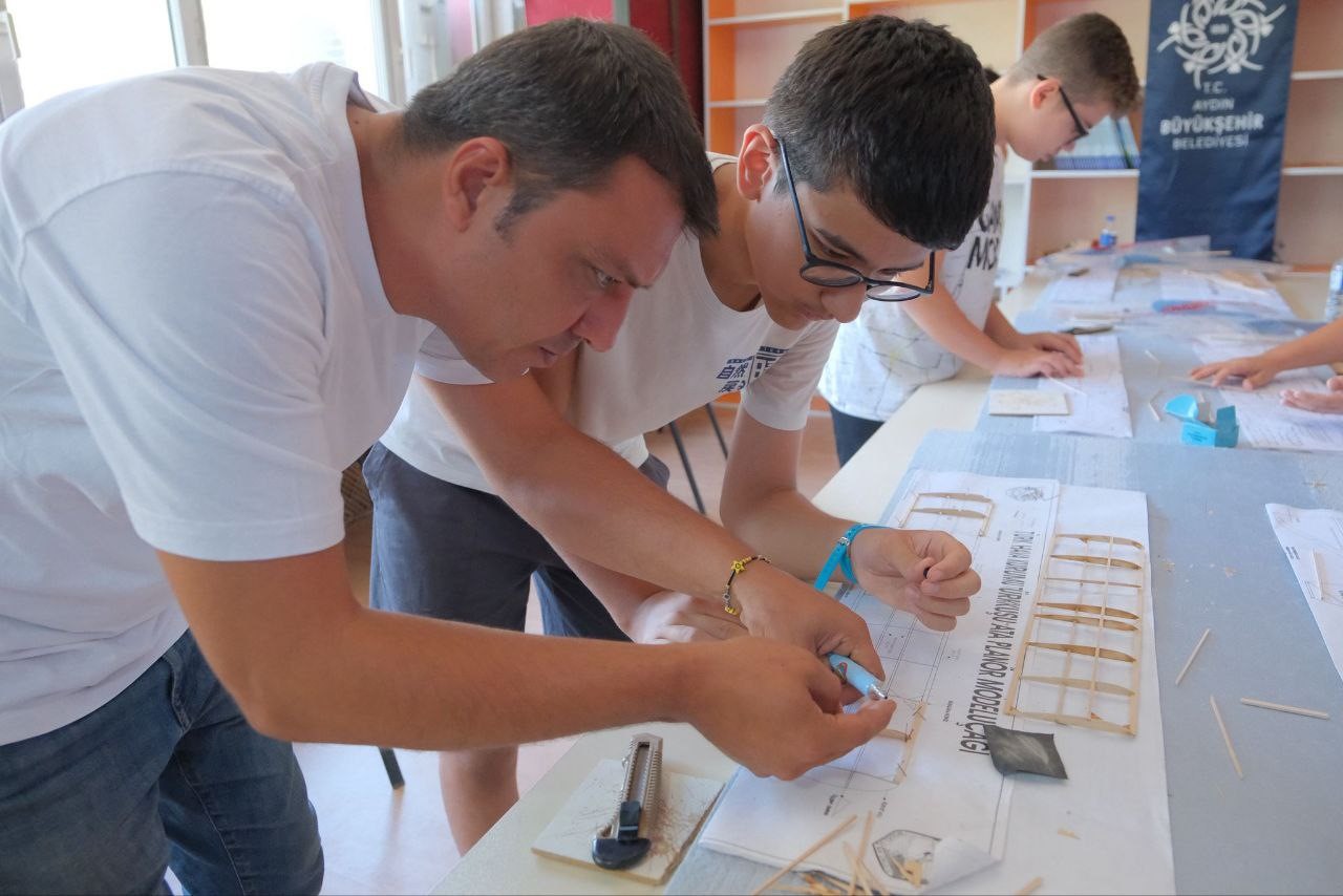 Aydın B&uuml;y&uuml;kşehir Belediyesi&rsquo;nin model u&ccedil;ak kursları başladı
