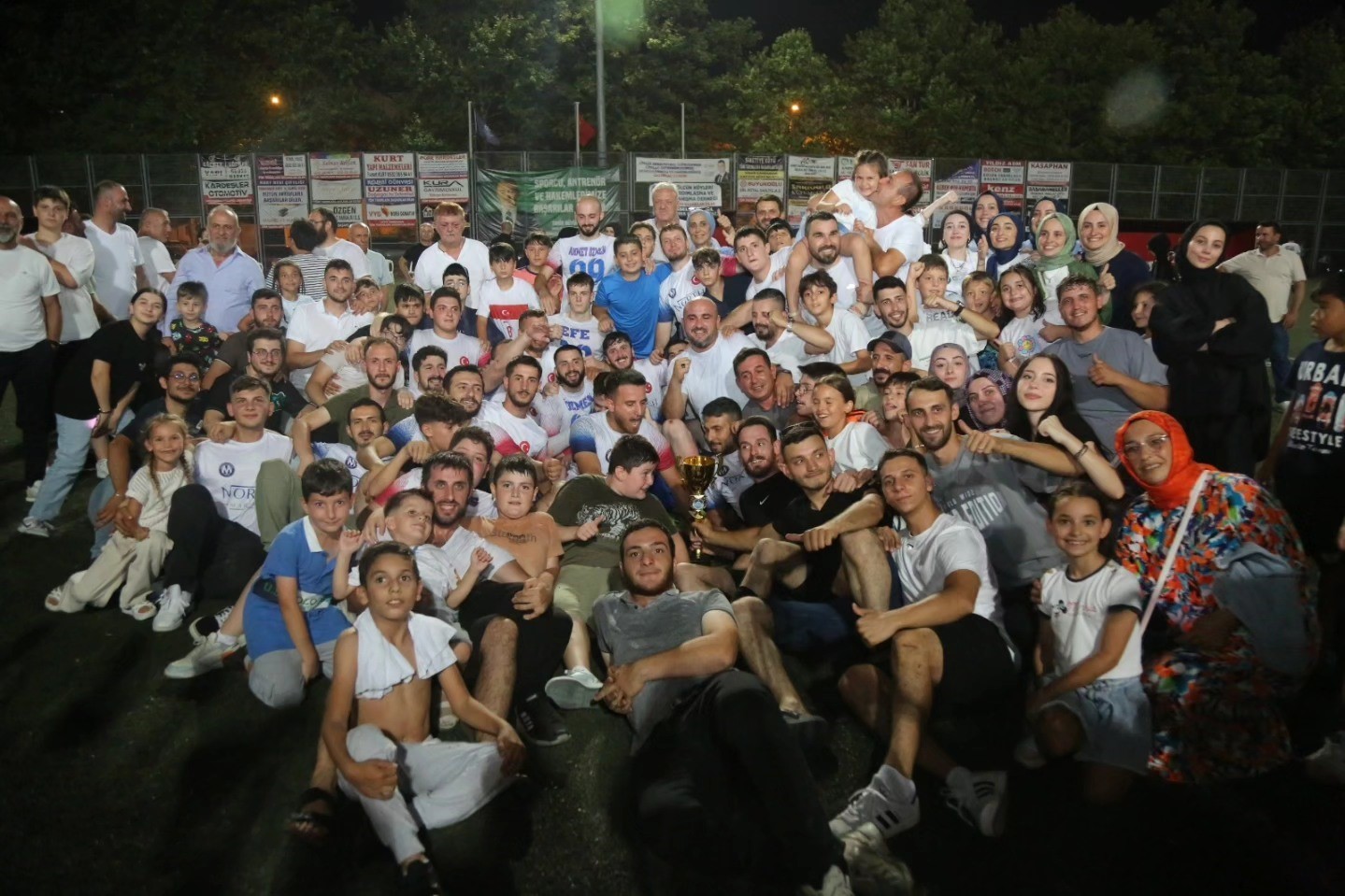 Gölcük’teki Köyler Arası Futbol Turnuvası’nın şampiyonu Mamuriye oldu