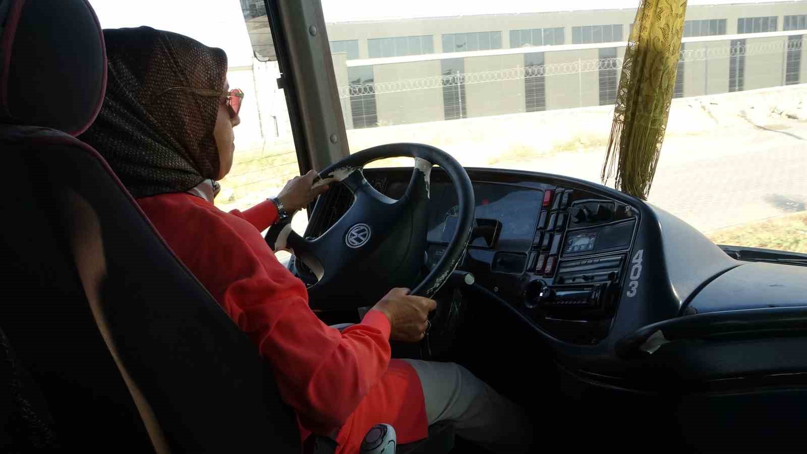 Malatya’nın ‘Şoför Nebahat’i artık otobüs direksiyonunda