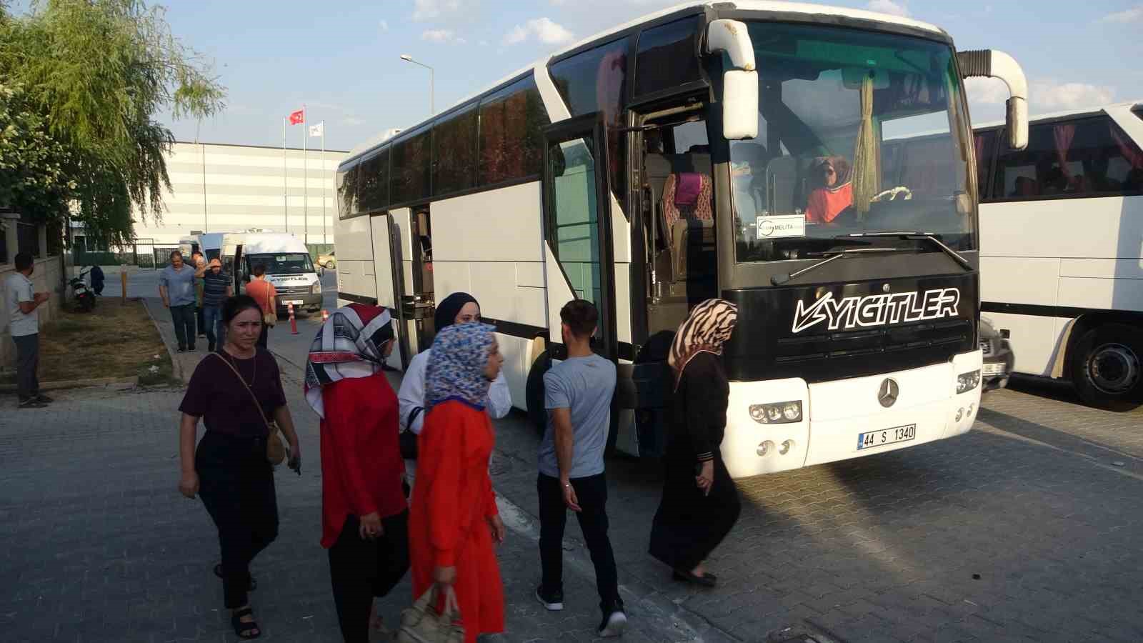 Malatya’nın ‘Şoför Nebahat’i artık otobüs direksiyonunda