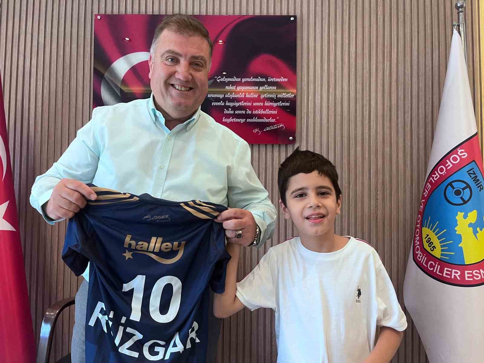 Lösemi hastası Rüzgar, zekasıyla dikkat çekiyor